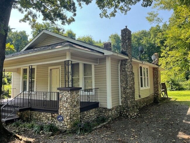 Building Photo - 125 20th Ave NE