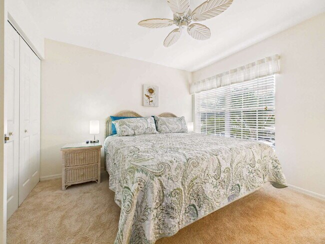 Building Photo - Furnished Seasonal or Annual Rental in Pipers Grove – 3BR Townhome with Lake View