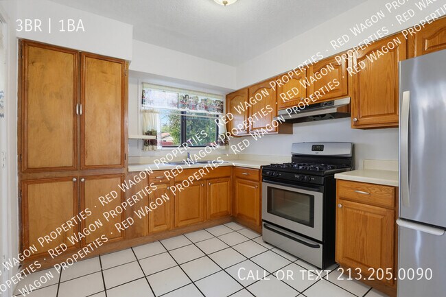 Building Photo - 271 Wayside Dr