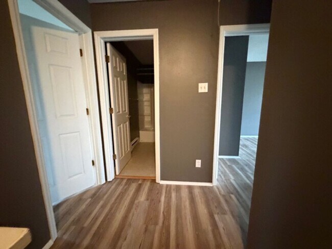 Building Photo - 7489 Hazelcrest Dr