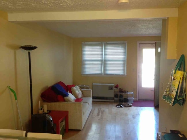 Looks better than picture shows - 60 Walton St