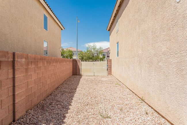 Building Photo - Beautiful Remodeled 3 Bed Home in the SW