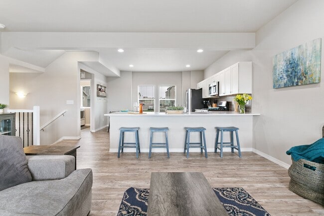 Building Photo - 7427 Gorgeted Quail Grv