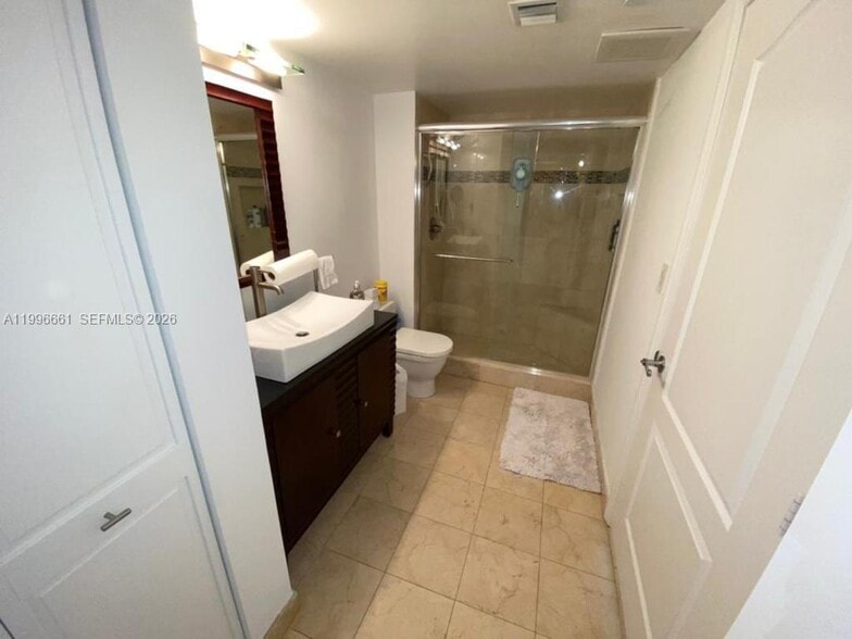 Building Photo - 2101 Brickell Ave