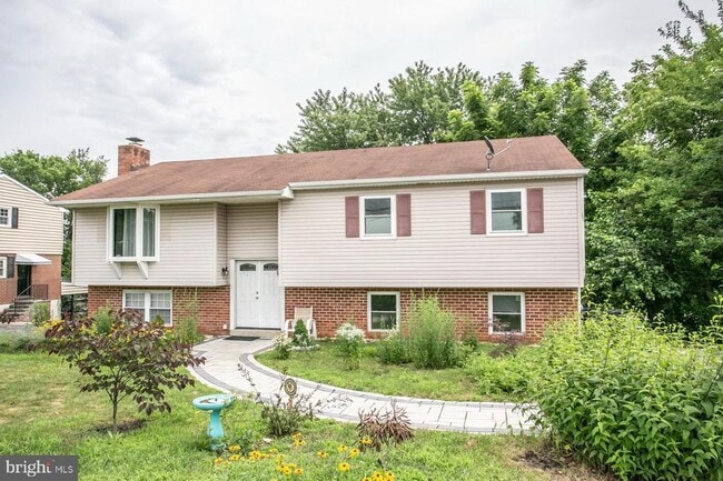 Building Photo - 825 Belvoir Rd