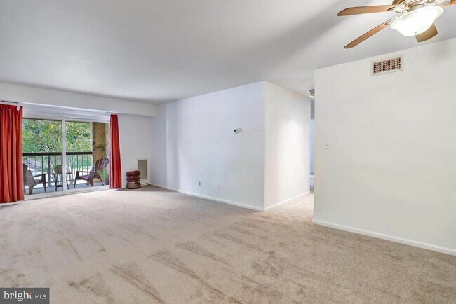 Building Photo - 5912 Cove Landing Rd