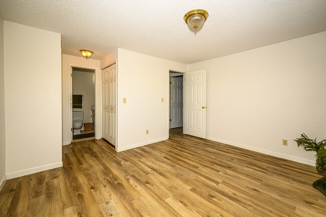 Master Bedroom - 418 S Quillan Plz