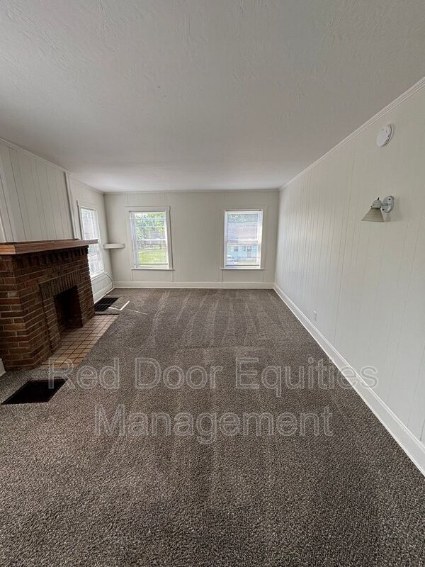 Building Photo - 403 1/2 W Wheeling St