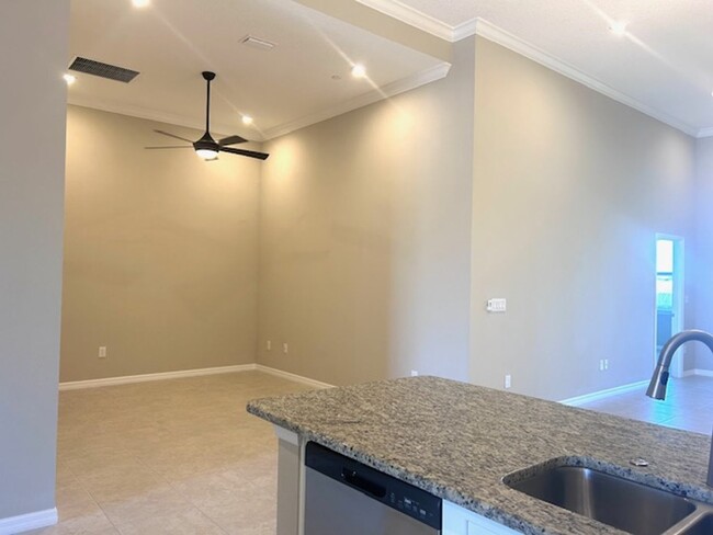 Building Photo - IMMACULATE 2/2- UPSTAIRS CONDO - PALMER RA...