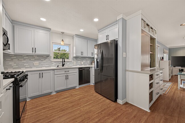 Building Photo - 674 Warsaw Dr