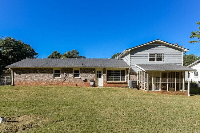 Building Photo - 1072 Martin Nash Rd SW