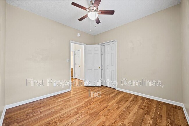Building Photo - 215 6th St