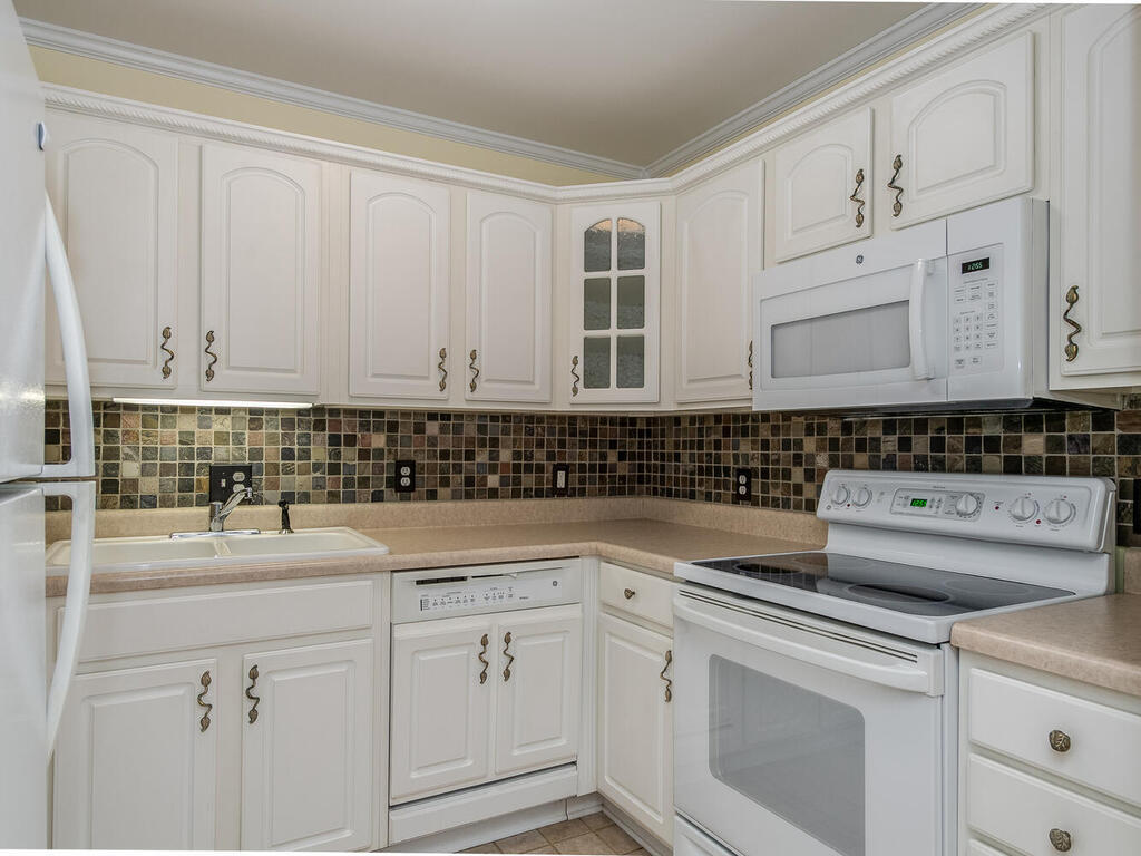 Building Photo - 2600 Park Rd