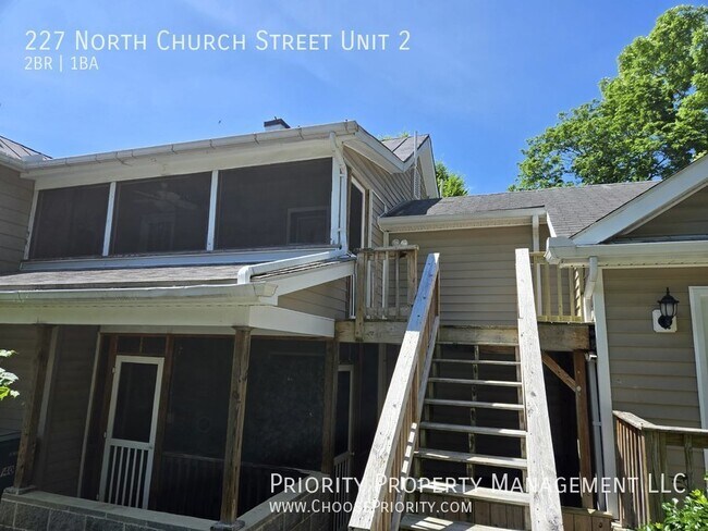 Building Photo - !Coming Soon! 2BR 1BA upstairs duplex, Woo...