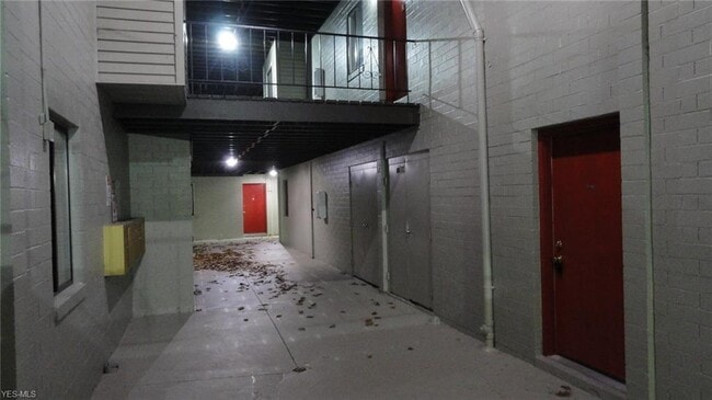 Building Photo - 38415 North Ln