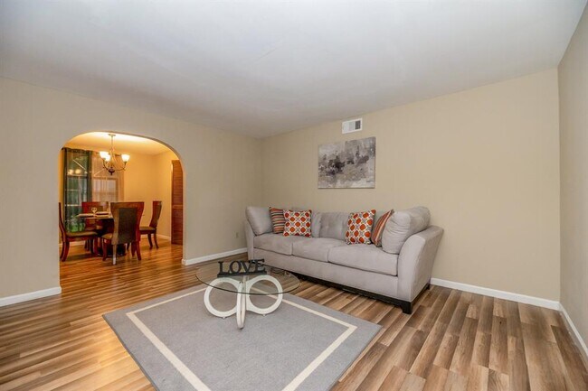 Building Photo - 2710 Yorktown Dr