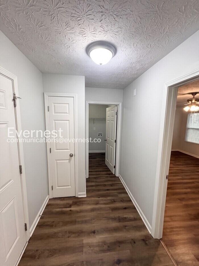 Building Photo - 908 Castle Ct