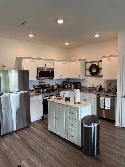 Kitchen - 6206 Daerr Ridge St