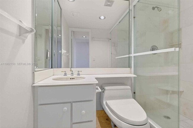 Building Photo - 2 Grove Isle Dr