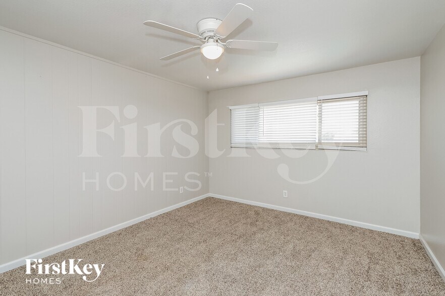 Building Photo - 5642 Clydesdale St