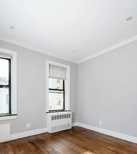 Building Photo - 213 E 26th St