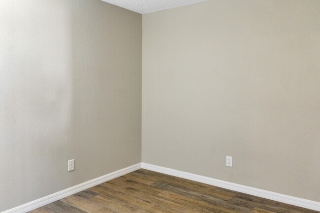 Building Photo - 1117 Peregrine St