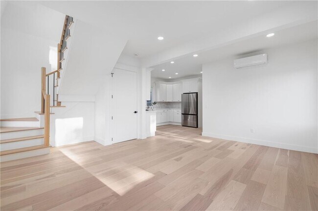 Building Photo - 7 Sheffield Ave