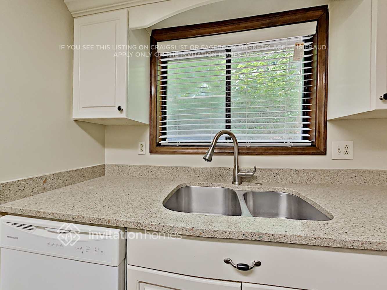 Building Photo - 1050 Rockcrest Dr