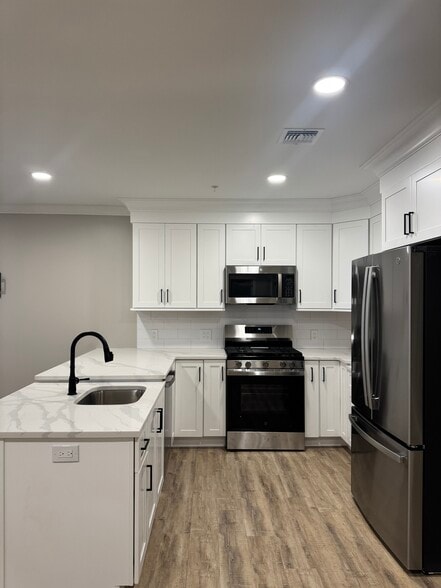 Building Photo - 575 Newark Pompton Tpke