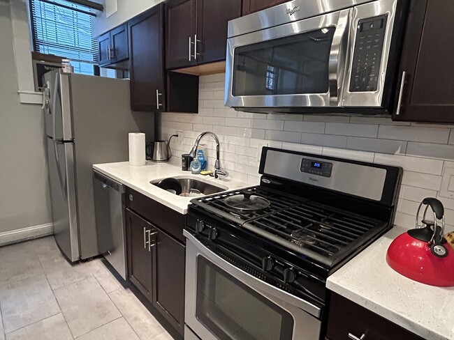Building Photo - 114 Riverway