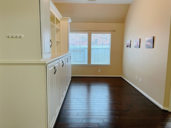 Building Photo - 3118 Autumnjoy Dr