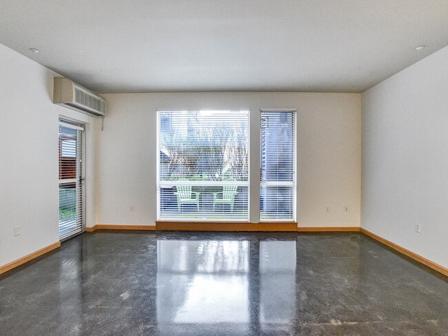 Building Photo - 1125 NW 9th Ave