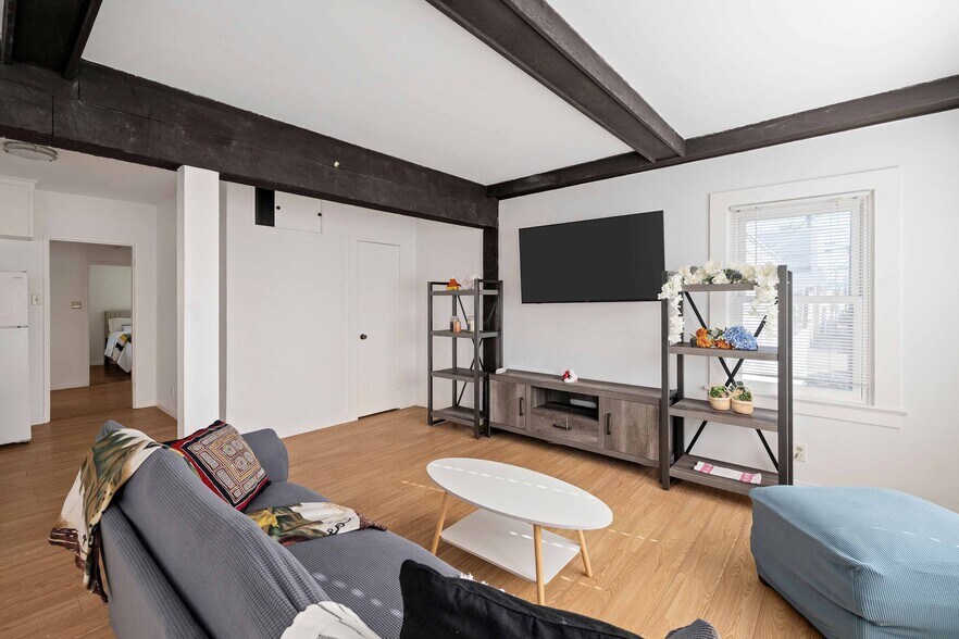 Building Photo - 1634 Bayview Dr