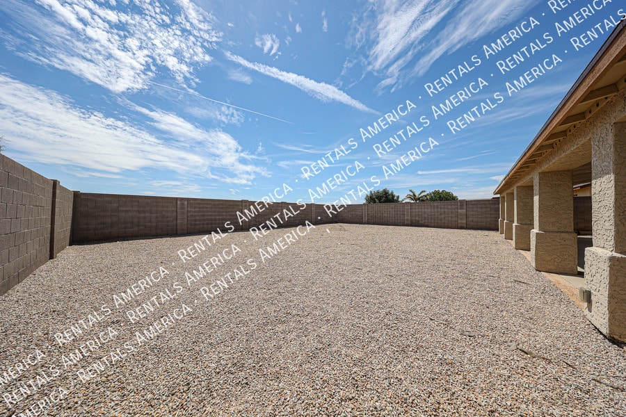 Building Photo - 4819 E Whitehall Dr