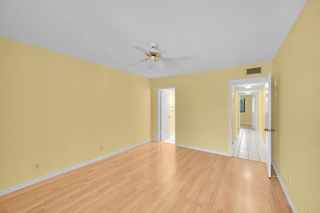 Building Photo - 3154 Via Poinciana