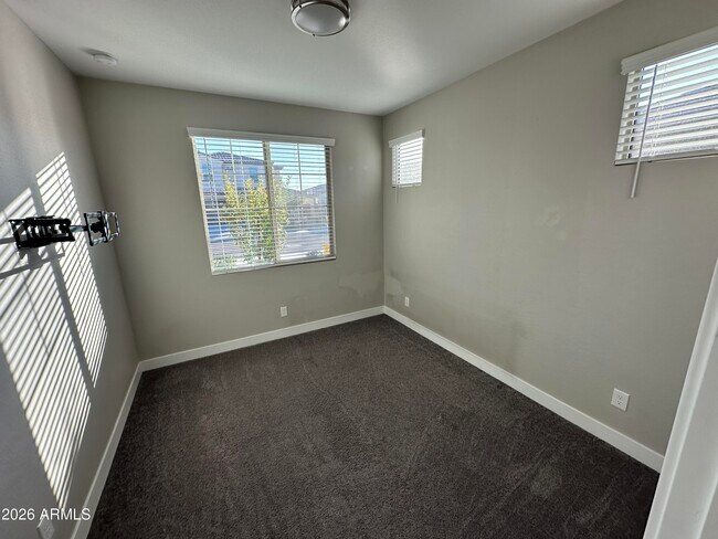 Building Photo - 13180 W Cliffrose Rd