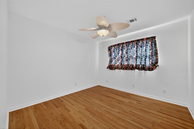 Building Photo - 8210 Edgemoor Dr