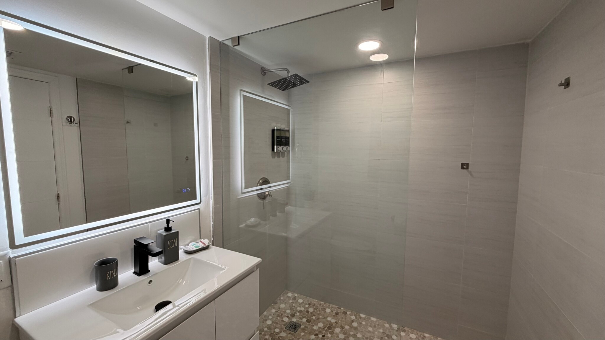 Building Photo - 7550 S Waterway Dr