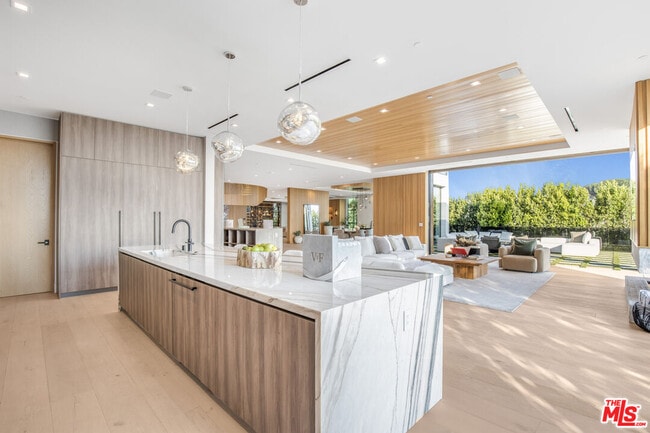 Building Photo - 1033 Somera Rd