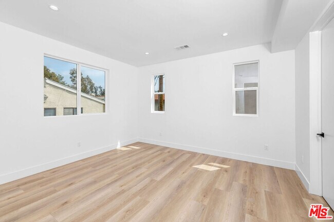 Building Photo - 4337 Dixie Canyon Ave