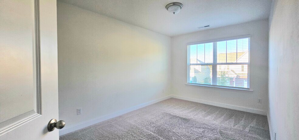 Building Photo - 1534 Cedar Tree Dr