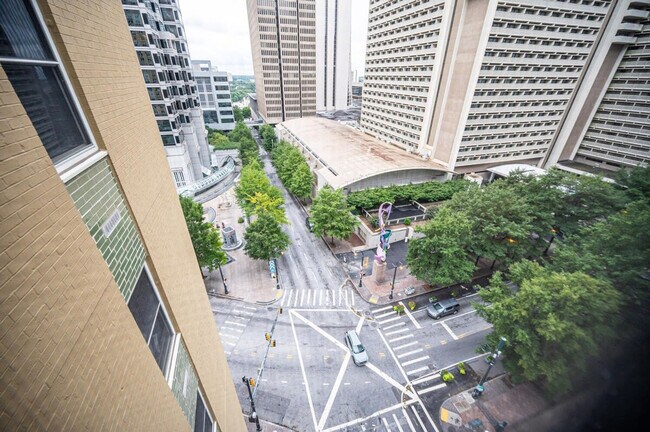 Building Photo - 300 W Peachtree St NW