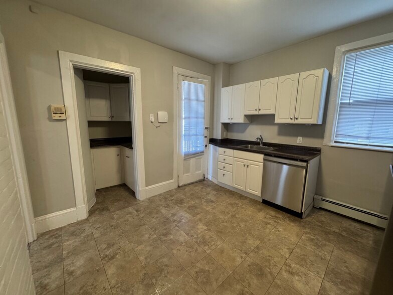 Building Photo - 61 Dana St