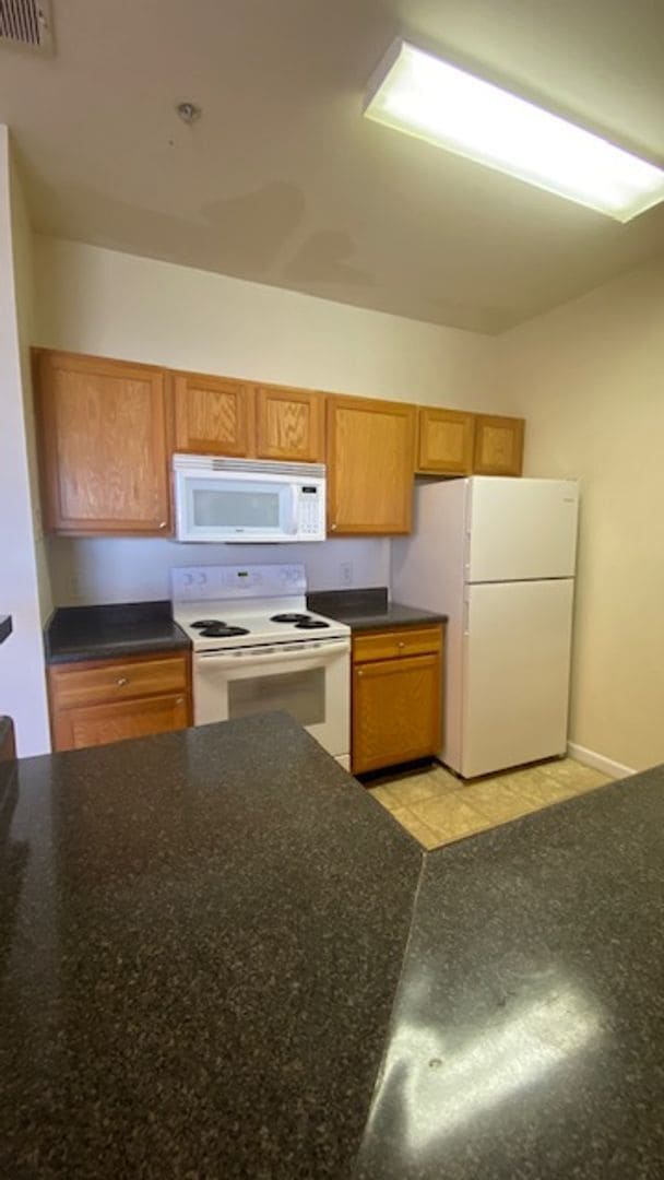 Building Photo - 2 Bed 2 Bath 2nd Floor Condo (Palms of Cortez)