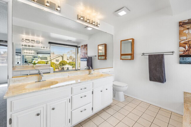 Building Photo - 42851 Lemonwood Dr