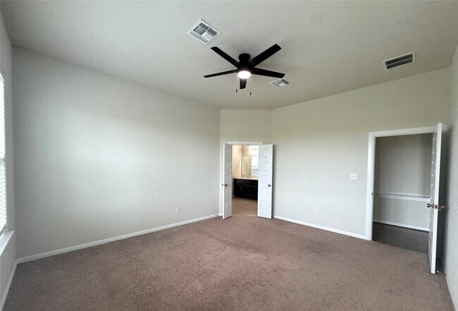 Building Photo - 113 Thurston Dr