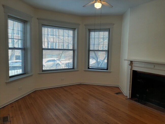 Building Photo - 5118 N Kenmore Ave