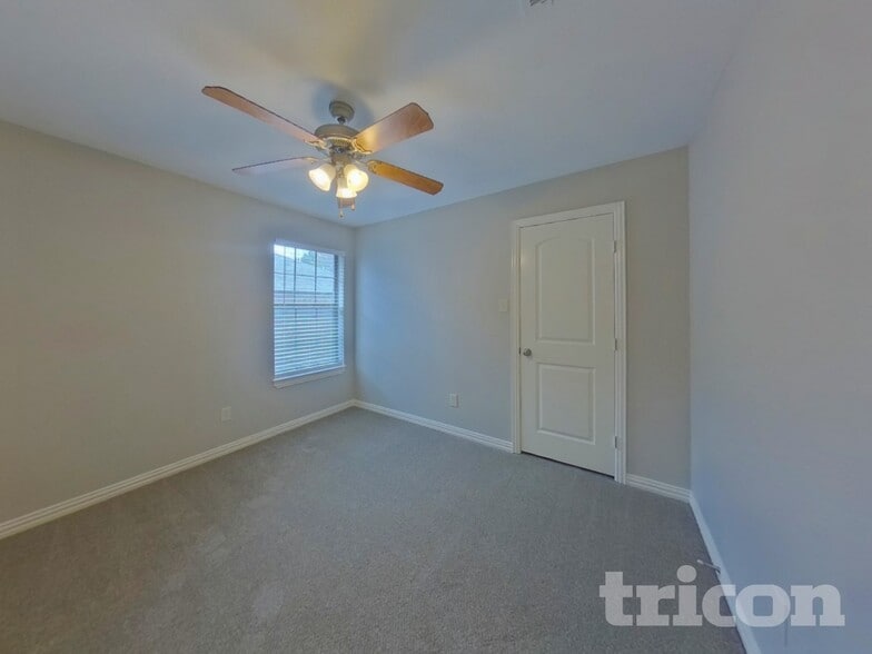 Building Photo - 804 Rambling Ct