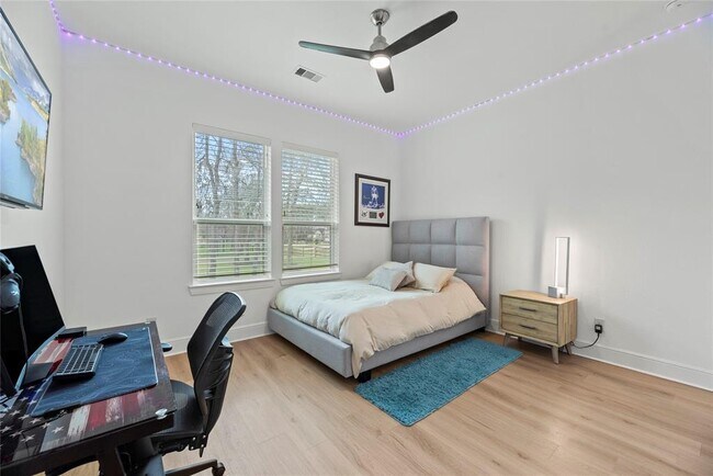 Building Photo - 32711 Wales Cir