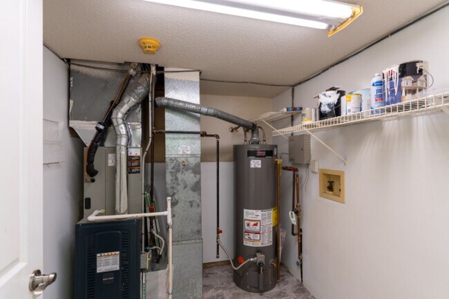 Building Photo - Fantastic Location! Close to MKT & Twin Lakes! 3BR/2.5BA/2000sqft., 2-Car Garage, Large Fenced Ya...